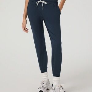 Vuori Performance Jogger in Midnight Heather Size Small